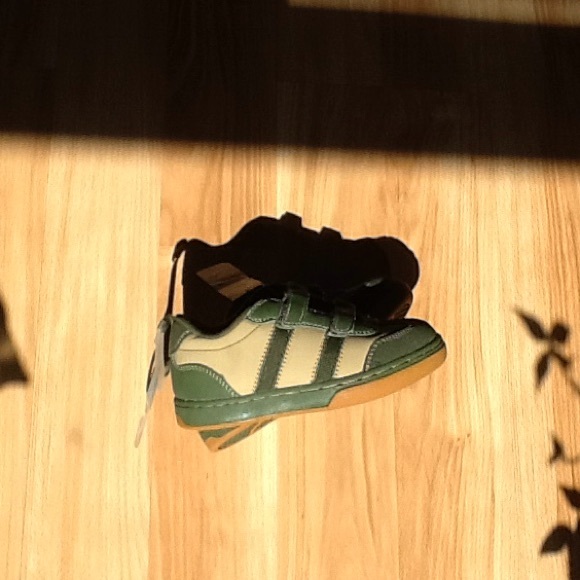 Children's Place sneakers - Picture 2 of 3